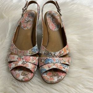 Softspots pillow technology shoes.